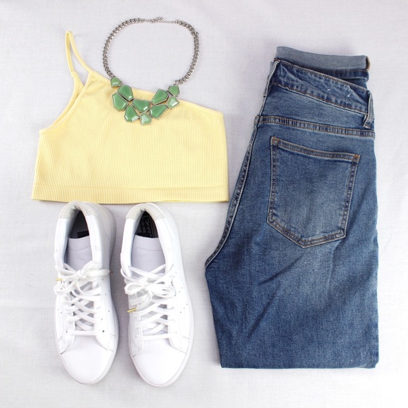 π Pale Yellow Ribbed One Shoulder Bralette Crop - Picture 5 of 5